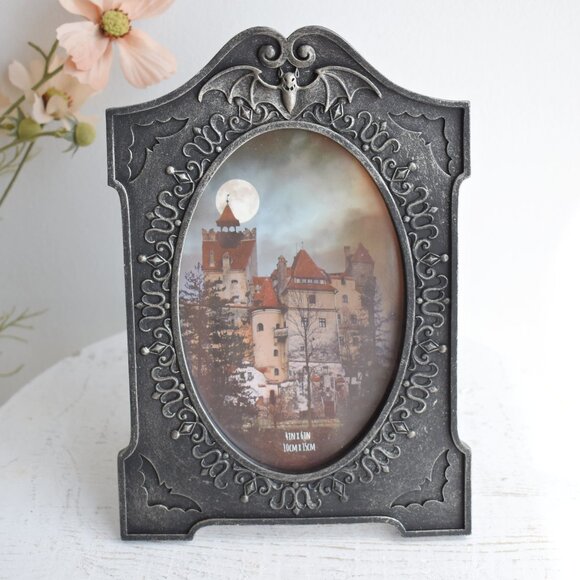 Isaac Jacobs Silver Tone Vampire Bat Gothic Halloween Picture Frame Decor - Picture 1 of 1